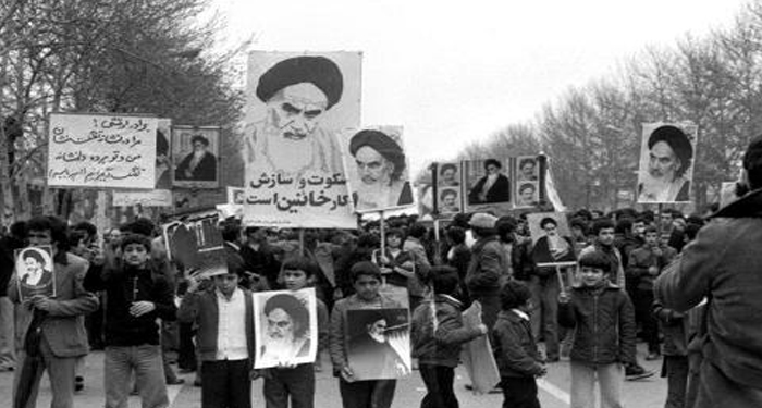آیا ساختار قانون اساسی جمهوری اسلامی، استبدادی است؟