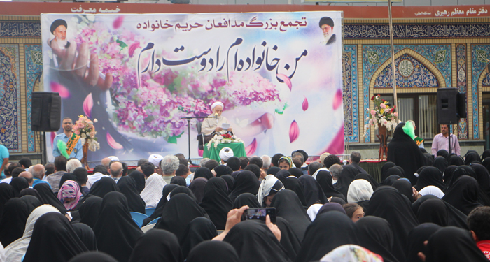 اجتماع بانوان محجبه و آقایان در امامزاده صالح علیه السلام به مناسبت روز عفاف و حجاب