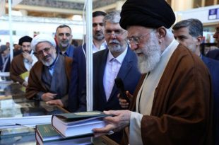 بازدید امام خامنه ای از سی و‌‌ یکمین نمایشگاه بین‌المللی کتاب تهران