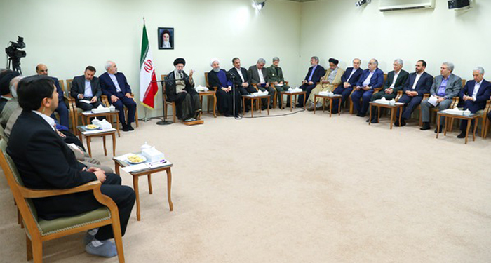 گزارش تصویری دیدار امام خامنه ای با رئیس‌جمهور و اعضای هیئت دولت