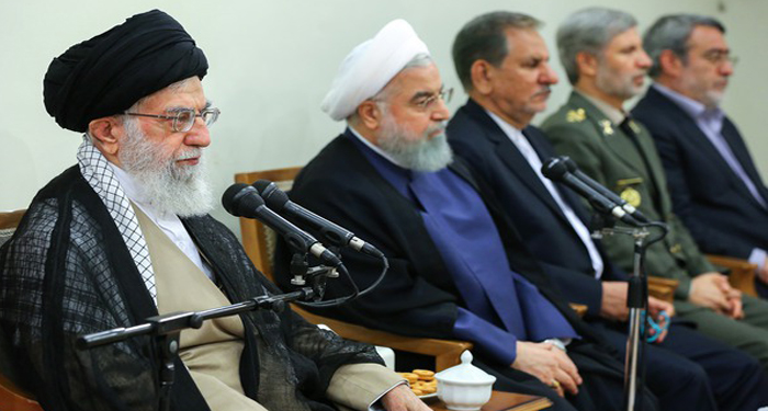 گزارش تصویری دیدار امام خامنه ای با رئیس‌جمهور و اعضای هیات دولت