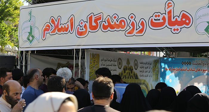 غرفه فرهنگی هیات رزمندگان اسلام در مسیر مصلی امام خمینی(ره) در روز عید فطر