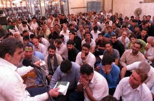 محمدرضا طاهری دعای عرفه کربلای معلی را می‌خواند
