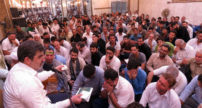 محمدرضا طاهری دعای عرفه کربلای معلی را می‌خواند