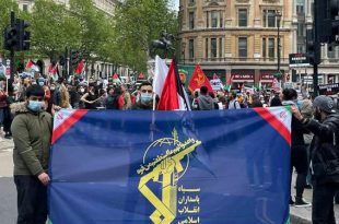 اهتزاز پرچم های محور مقاومت و سپاه پاسداران در لندن