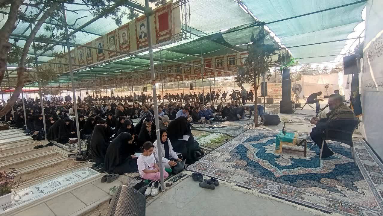 برگزاری باشکوه دعای ندبه در چهلم شهدای جنگ تحمیلی ۱۲ روزه در قطعه ۴۲ بهشت زهرا (س)
